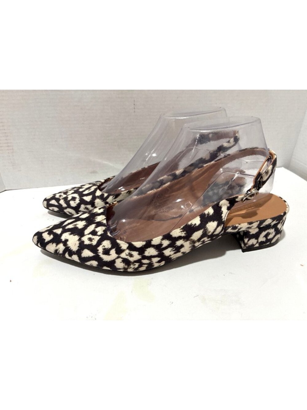 Banana Republic slingback pumps pointed toe low block heel bold cheetah print